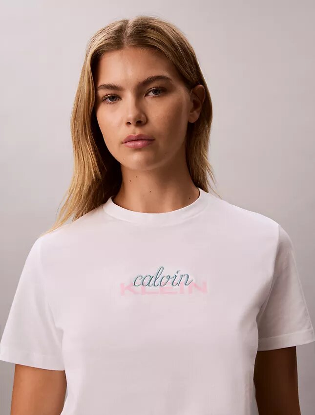 Camiseta clássica com logótipo em camadas Camiseta clássica com logótipo em camadas