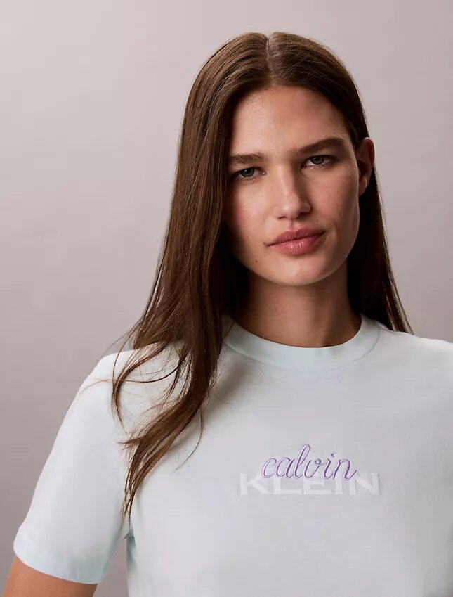 Camiseta clássica com logótipo em camadas Camiseta clássica com logótipo em camadas