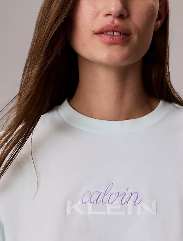 Camiseta clássica com logótipo em camadas Camiseta clássica com logótipo em camadas