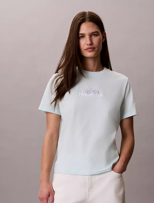 Camiseta clássica com logótipo em camadas Camiseta clássica com logótipo em camadas