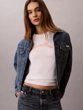Camiseta clássica com logótipo em feltro