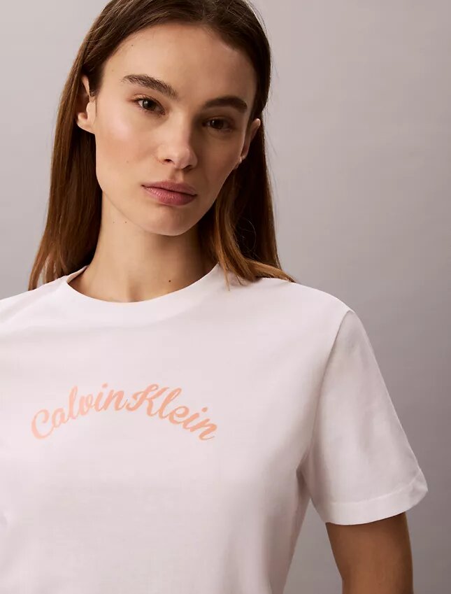 Camiseta clássica com logótipo em feltro Camiseta clássica com logótipo em feltro