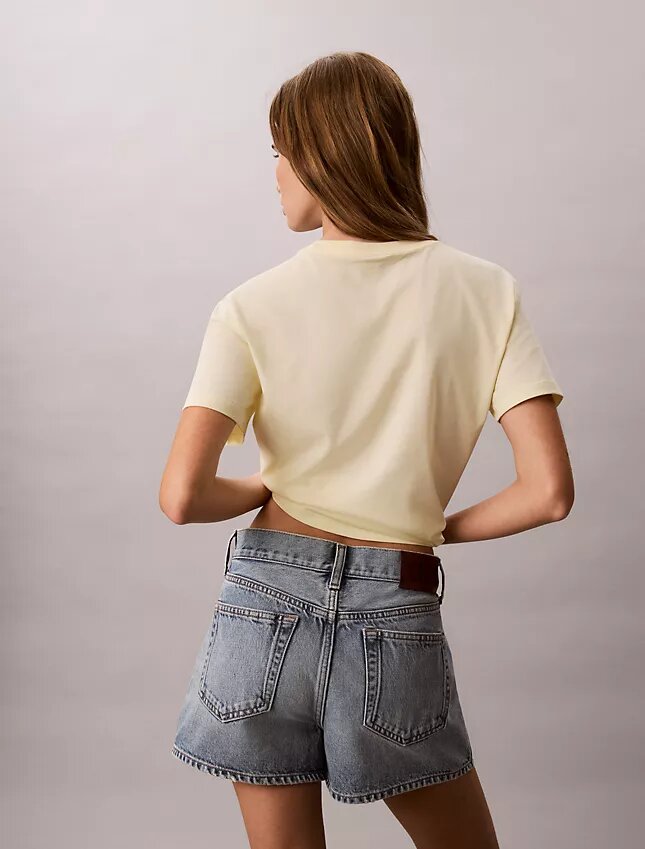 Camiseta clássica com logótipo em feltro Camiseta clássica com logótipo em feltro