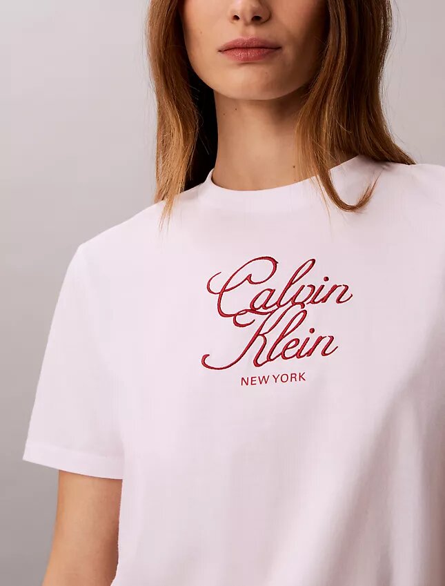 Camiseta clássica com logótipo em letra cursiva Camiseta clássica com logótipo em letra cursiva
