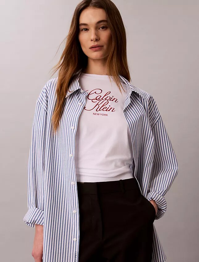 Camiseta clássica com logótipo em letra cursiva Camiseta clássica com logótipo em letra cursiva