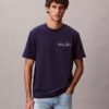 Camiseta clássica com logótipo em letras pequenas Camiseta clássica com logótipo em letras pequenas