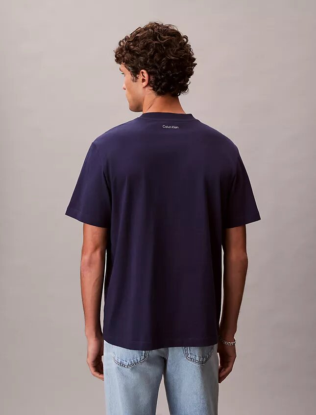 Camiseta clássica com logótipo em letras pequenas Camiseta clássica com logótipo em letras pequenas