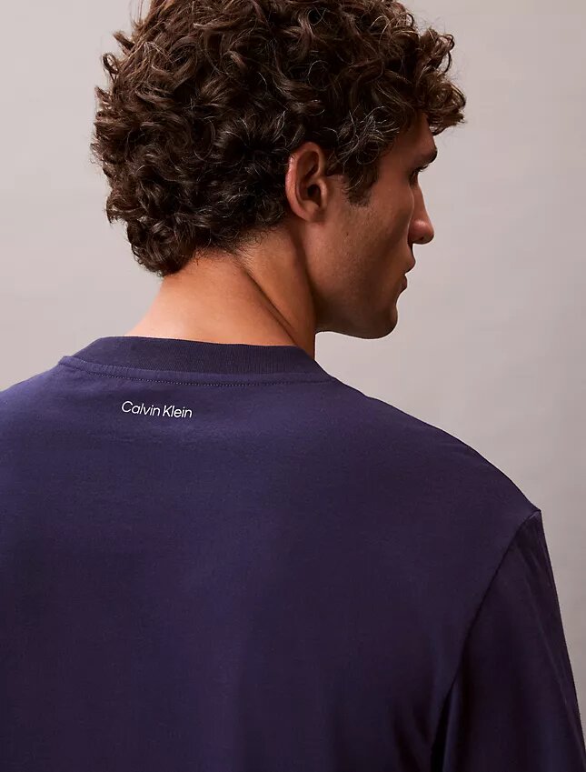 Camiseta clássica com logótipo em letras pequenas Camiseta clássica com logótipo em letras pequenas