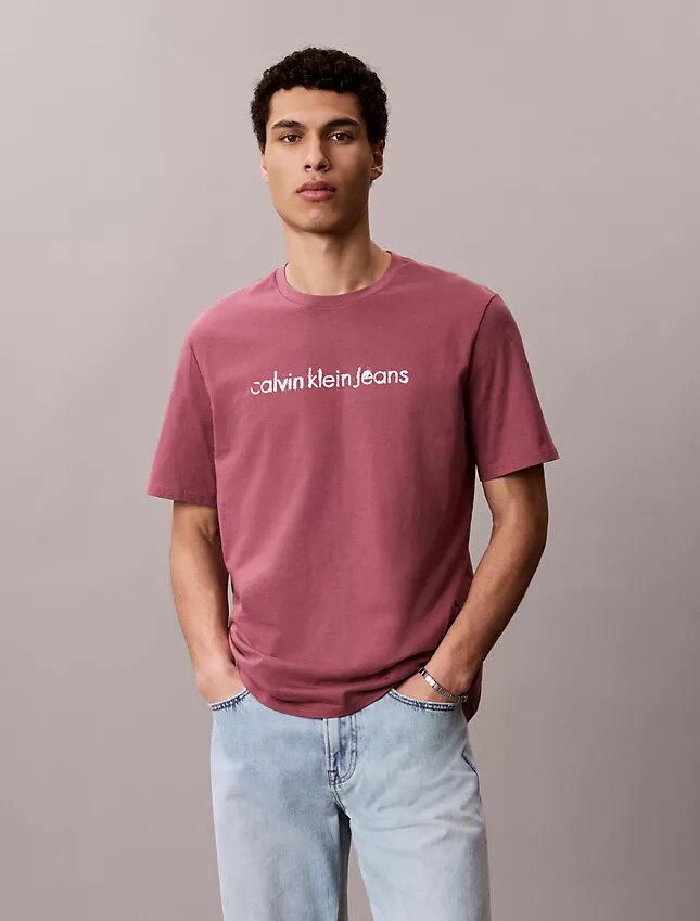 Camiseta clássica com logótipo em minúsculas Camiseta clássica com logótipo em minúsculas