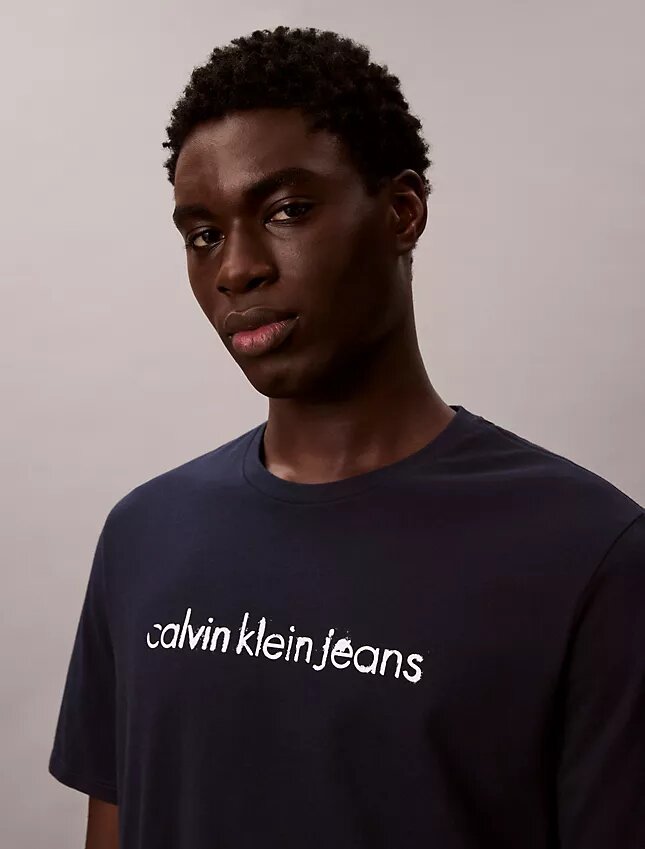 Camiseta clássica com logótipo em minúsculas Camiseta clássica com logótipo em minúsculas