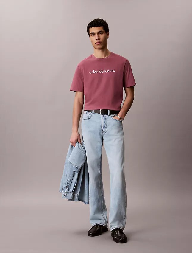 Camiseta clássica com logótipo em minúsculas Camiseta clássica com logótipo em minúsculas