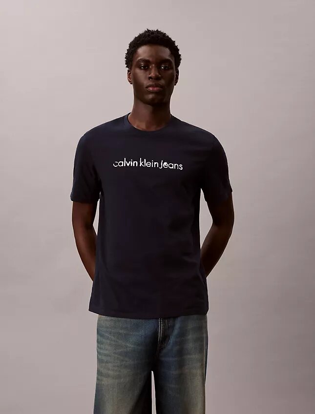 Camiseta clássica com logótipo em minúsculas Camiseta clássica com logótipo em minúsculas