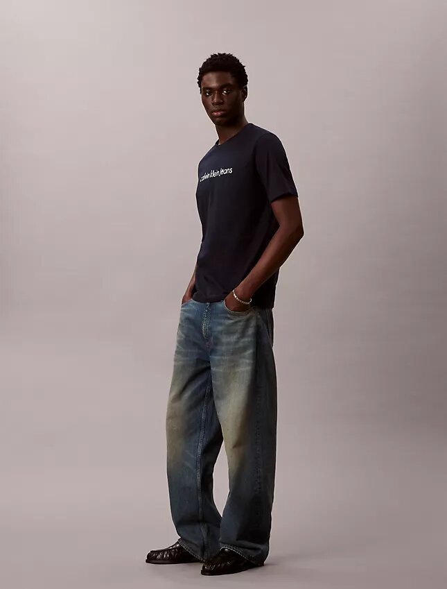 Camiseta clássica com logótipo em minúsculas Camiseta clássica com logótipo em minúsculas