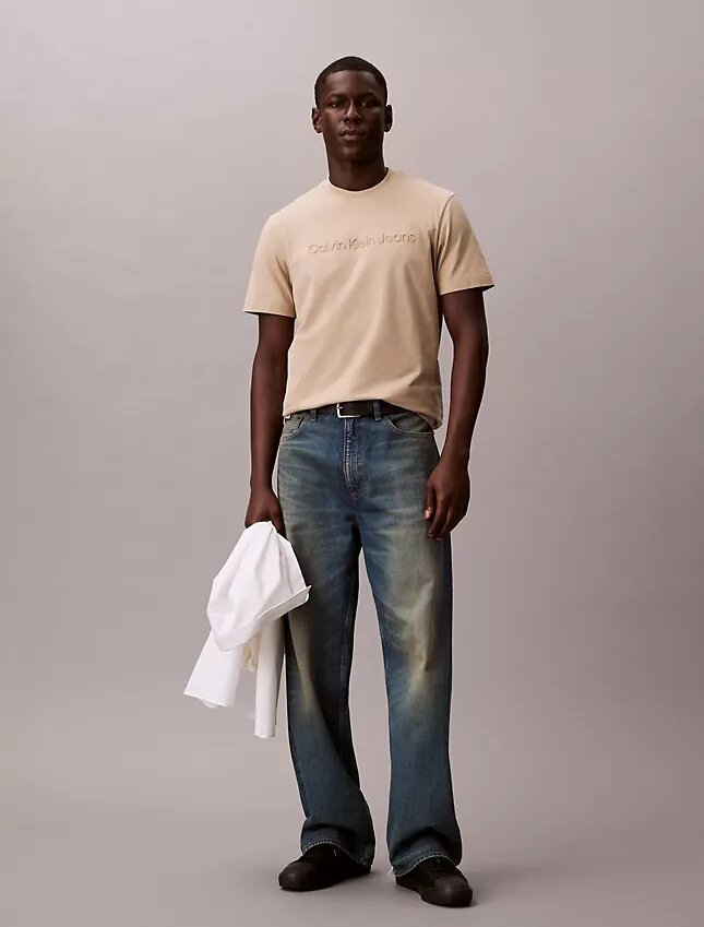 Camiseta clássica com logótipo em relevo Camiseta clássica com logótipo em relevo