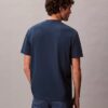Camiseta clássica com logótipo em relevo