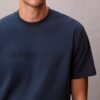 Camiseta clássica com logótipo em relevo