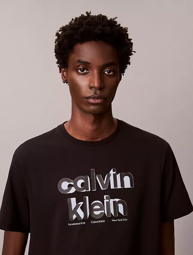 Camiseta clássica com logótipo em sombra Camiseta clássica com logótipo em sombra