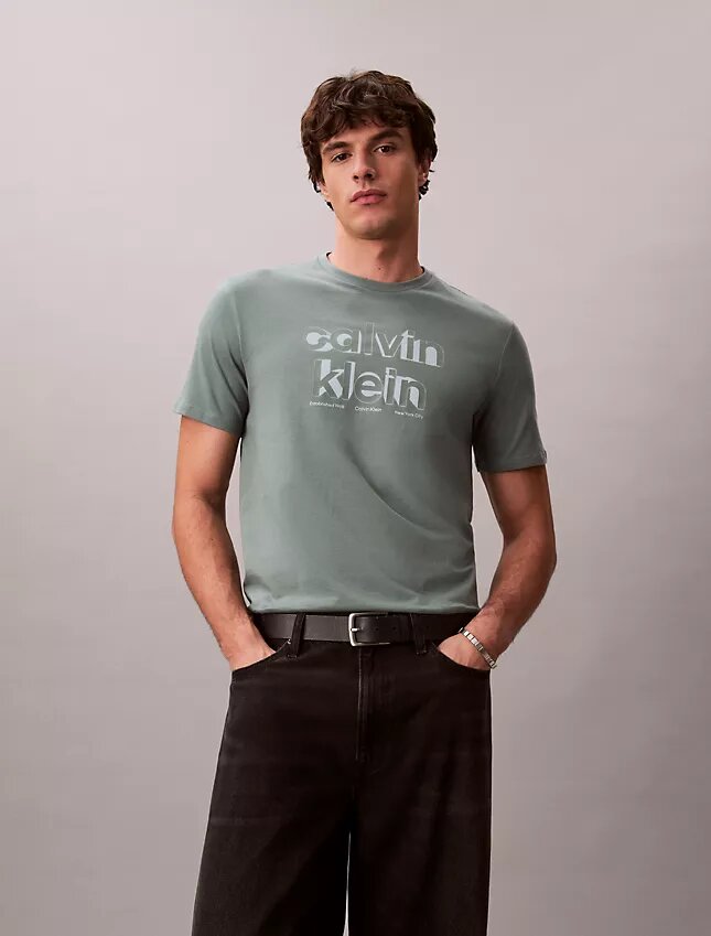 Camiseta clássica com logótipo em sombra Camiseta clássica com logótipo em sombra