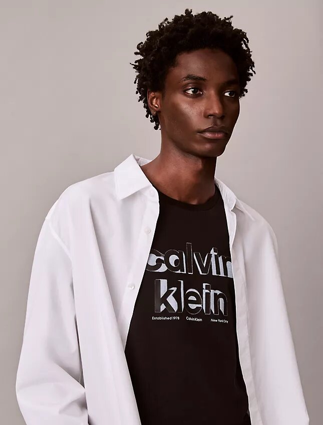 Camiseta clássica com logótipo em sombra Camiseta clássica com logótipo em sombra