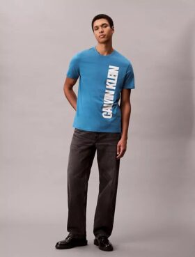 Camiseta clássica com logótipo vertical