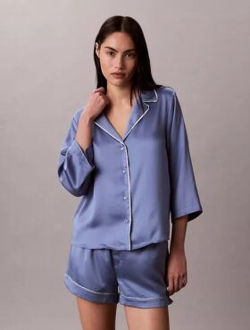 Camiseta com brilho acetinado