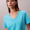 Camiseta com decote em V e Monogram Camiseta com decote em V e Monogram