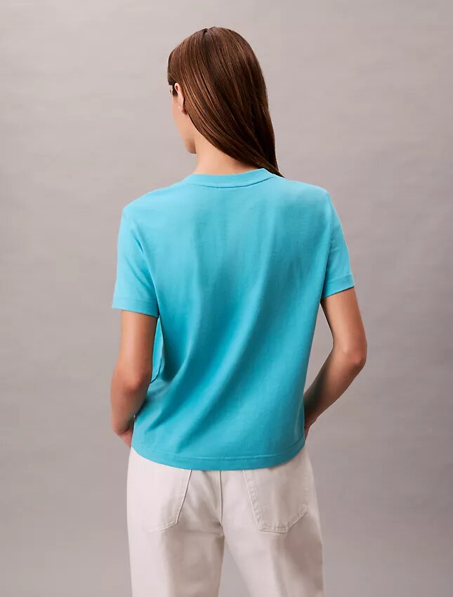 Camiseta com decote em V e Monogram Camiseta com decote em V e Monogram