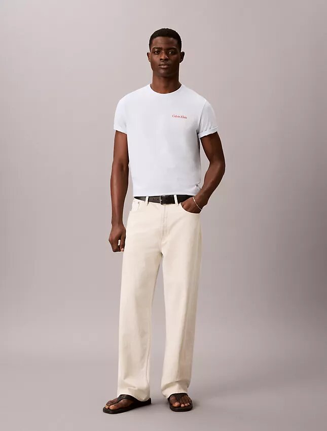 Camiseta com logotipo gráfico Calvin Klein Camiseta com logotipo gráfico Calvin Klein