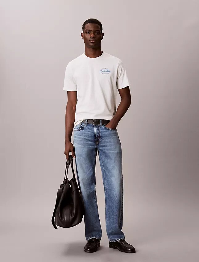 Camiseta com logotipo gráfico Calvin Klein Camiseta com logotipo gráfico Calvin Klein