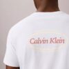 Camiseta com logotipo gráfico Calvin Klein Camiseta com logotipo gráfico Calvin Klein