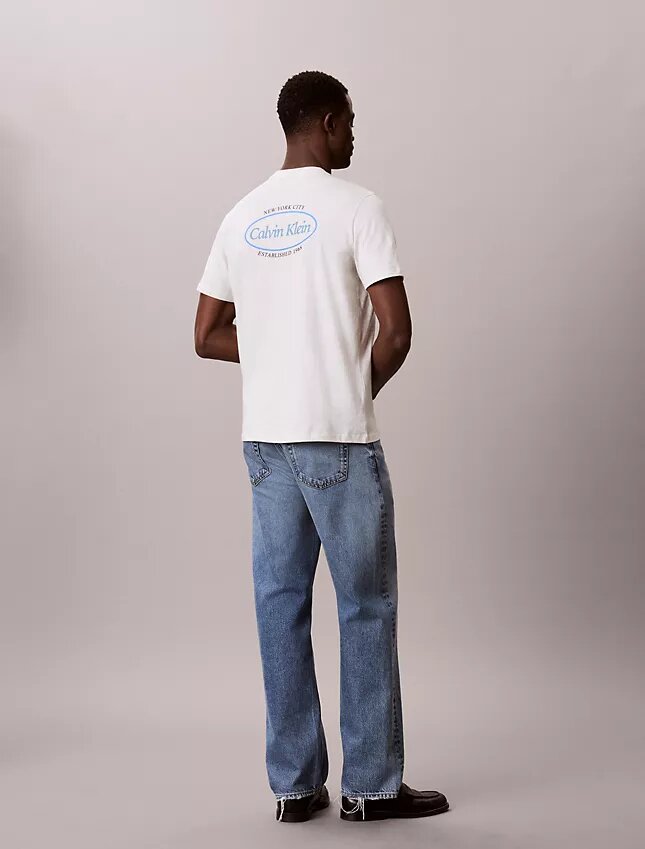Camiseta com logotipo gráfico Calvin Klein Camiseta com logotipo gráfico Calvin Klein