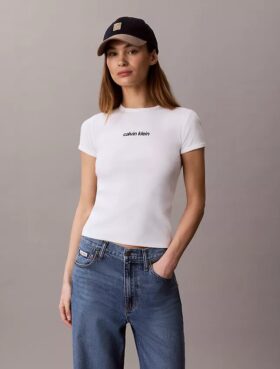 Camiseta Curta com Logotipo em Malha Canelada