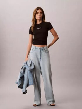 Camiseta Curta com Logotipo em Malha Canelada