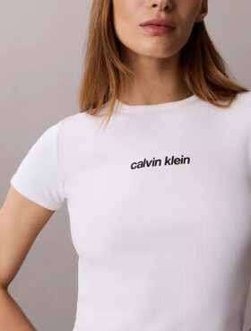 Camiseta Curta com Logotipo em Malha Canelada