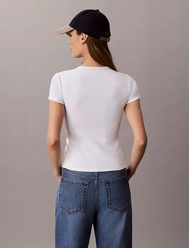 Camiseta Curta com Logotipo em Malha Canelada Camiseta Curta com Logotipo em Malha Canelada