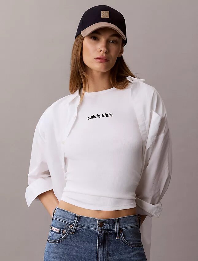 Camiseta Curta com Logotipo em Malha Canelada Camiseta Curta com Logotipo em Malha Canelada