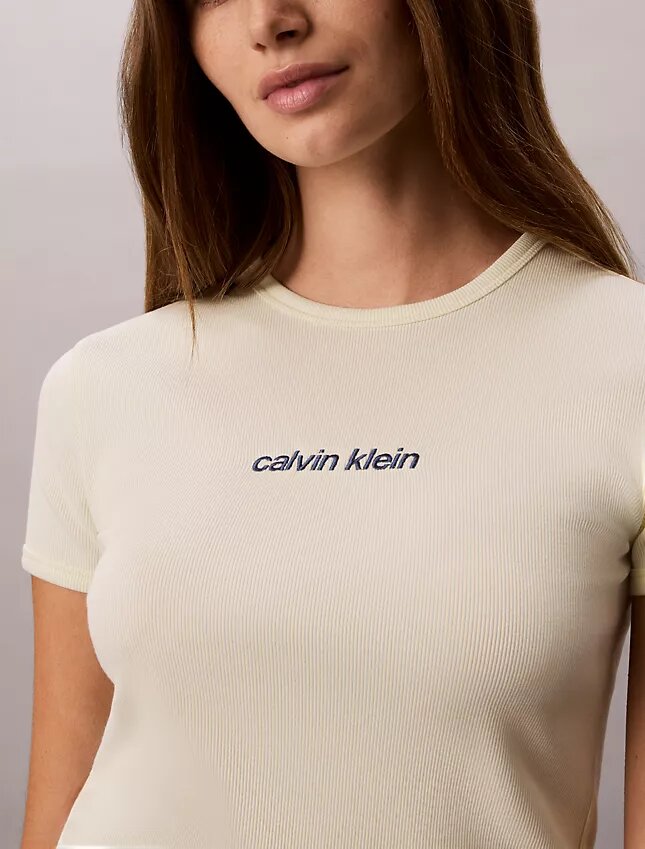 Camiseta Curta com Logotipo em Malha Canelada Camiseta Curta com Logotipo em Malha Canelada