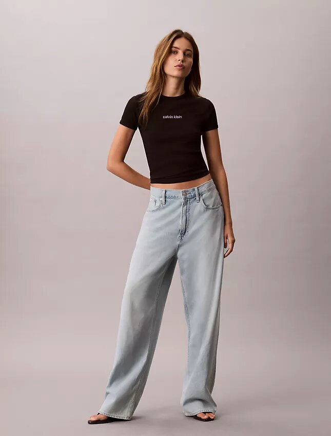 Camiseta Curta com Logotipo em Malha Canelada Camiseta Curta com Logotipo em Malha Canelada