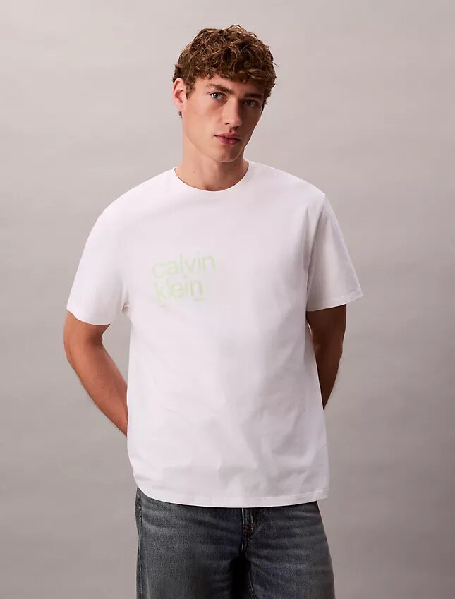 Camiseta Descontraída com Estampado Circular Camiseta Descontraída com Estampado Circular