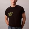 Camiseta Descontraída com Estampado Circular Camiseta Descontraída com Estampado Circular