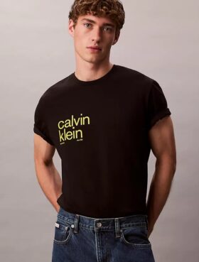 Camiseta Descontraída com Estampado Circular