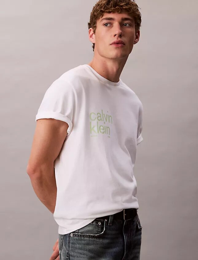 Camiseta Descontraída com Estampado Circular Camiseta Descontraída com Estampado Circular