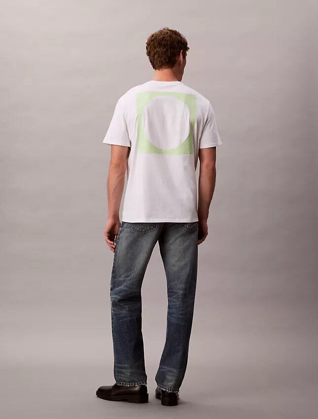 Camiseta Descontraída com Estampado Circular Camiseta Descontraída com Estampado Circular