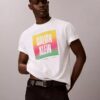 Camiseta Easy Tee com logótipo Pride