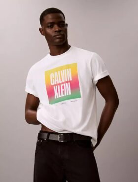 Camiseta Easy Tee com logótipo Pride
