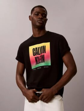 Camiseta Easy Tee com logótipo Pride