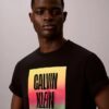 Camiseta Easy Tee com logótipo Pride