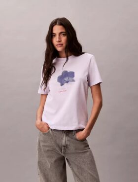 Camisola clássica com grafismo floral esbatido