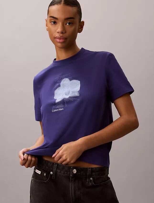 Camisola clássica com grafismo floral esbatido Camisola clássica com grafismo floral esbatido