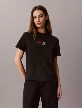 Camisola clássica com logótipo de coração